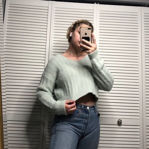 LIKE NEW CROPPED SWEATER